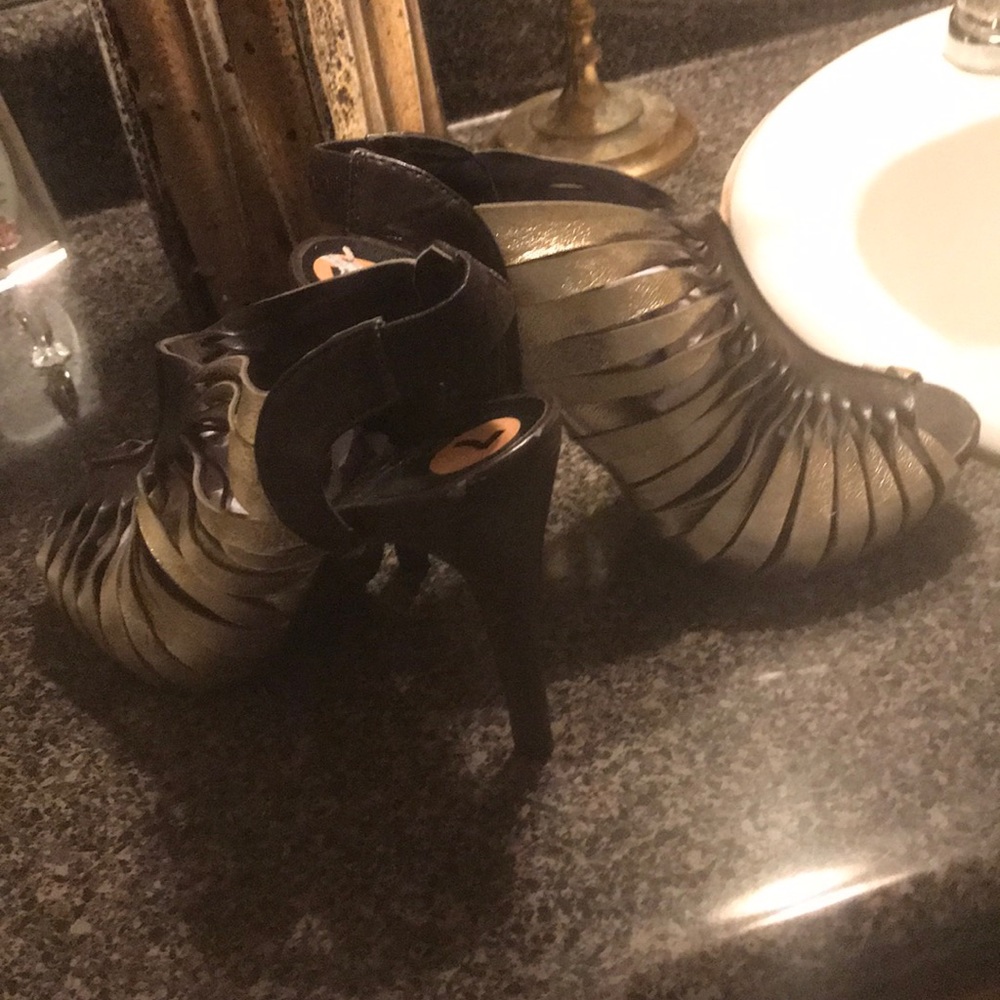 Shoes - Picture 2 of 3